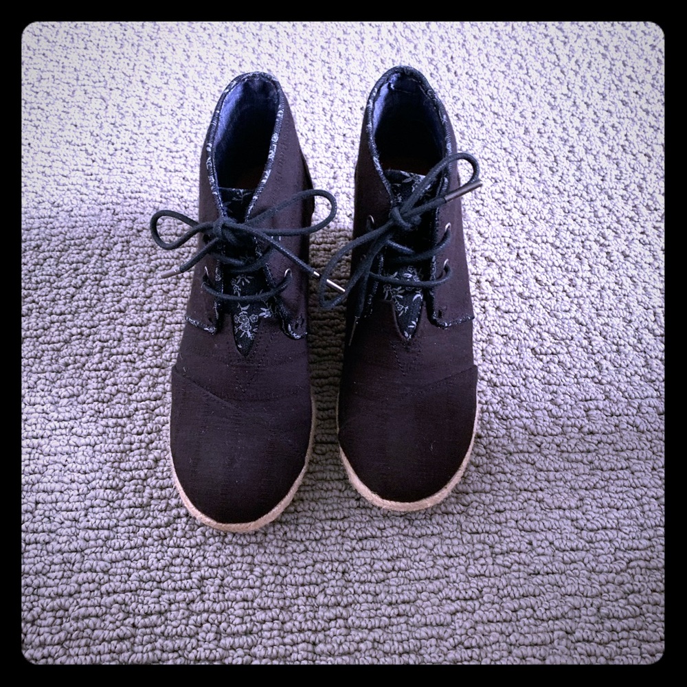 Toms canvas wedges